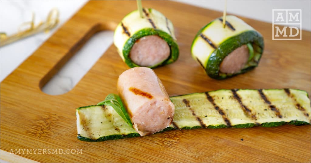 How to roll the zucchini around the sausage